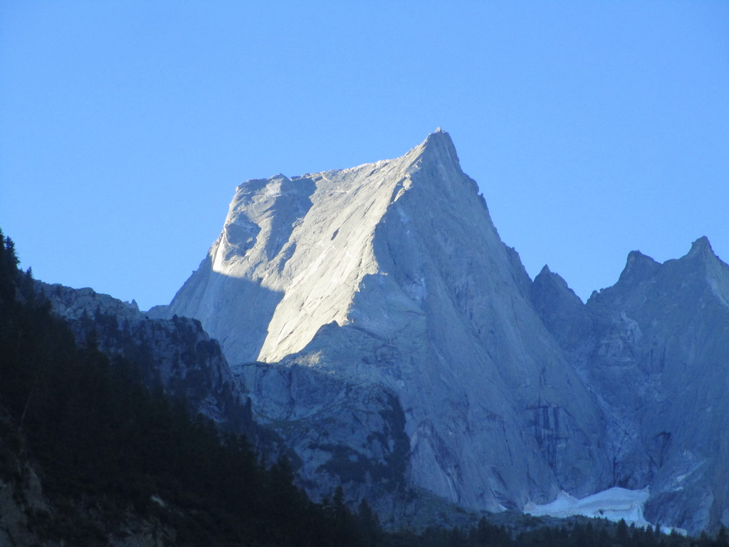 bergel-ultra-a-normalkou-na-piz-badile